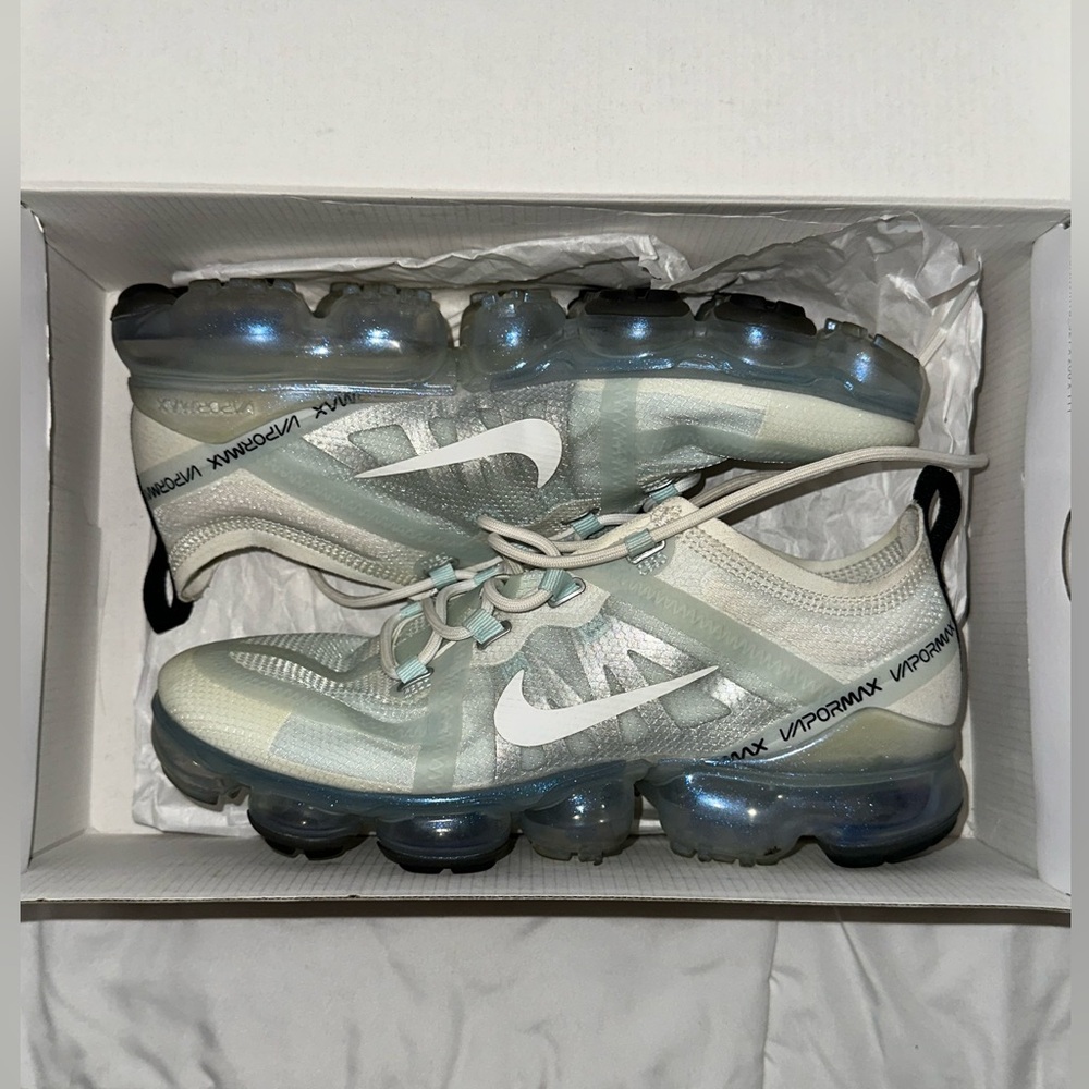 Nike women’s air vapomax 2019 8.5